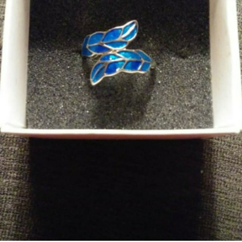 New genuine 18k white gold leaf ring size 8